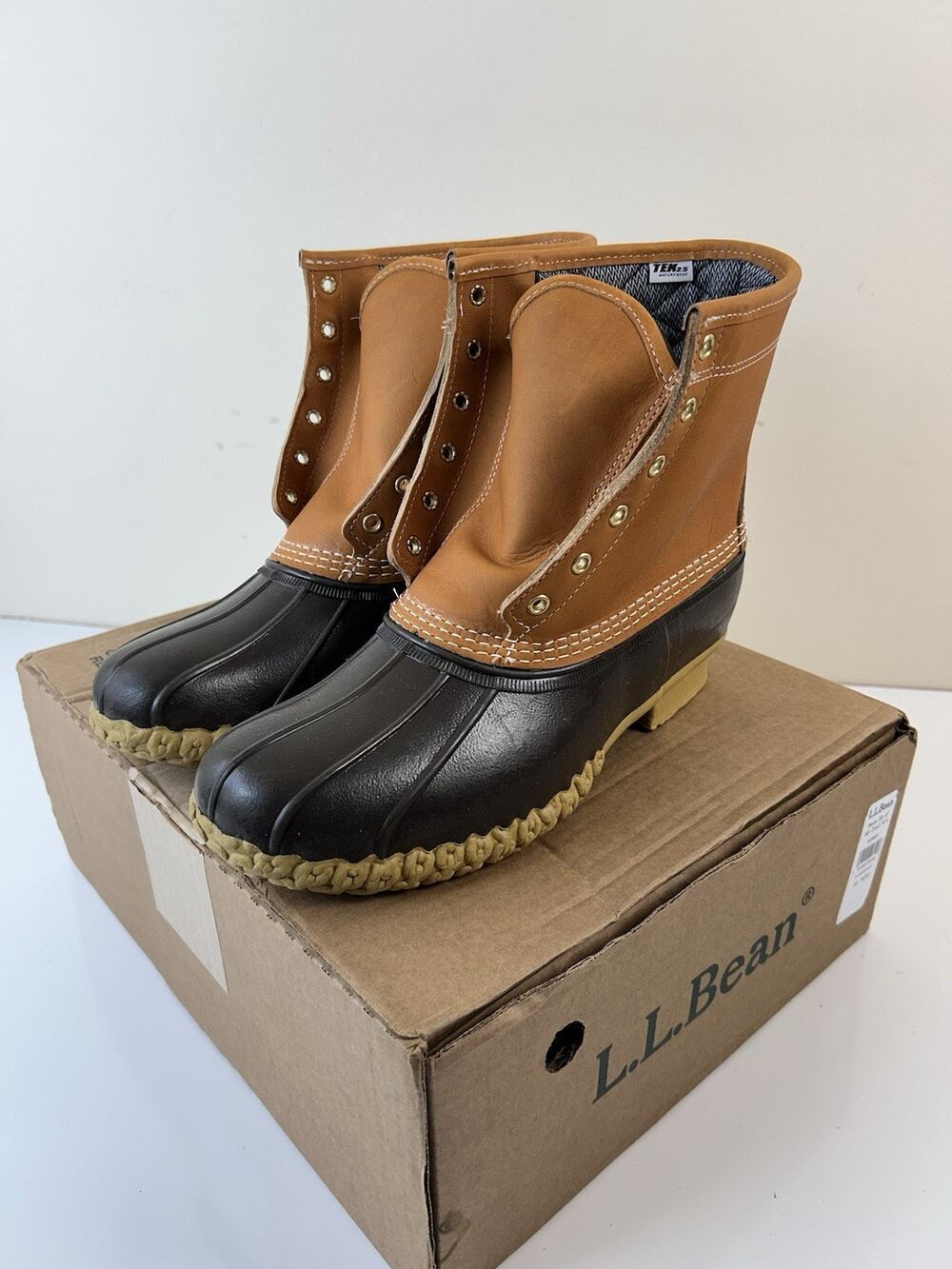 LL Bean Men's 8-in Bean Duck Boots Sz 11 Tan Brown Lace Up Insulated Warm Rain